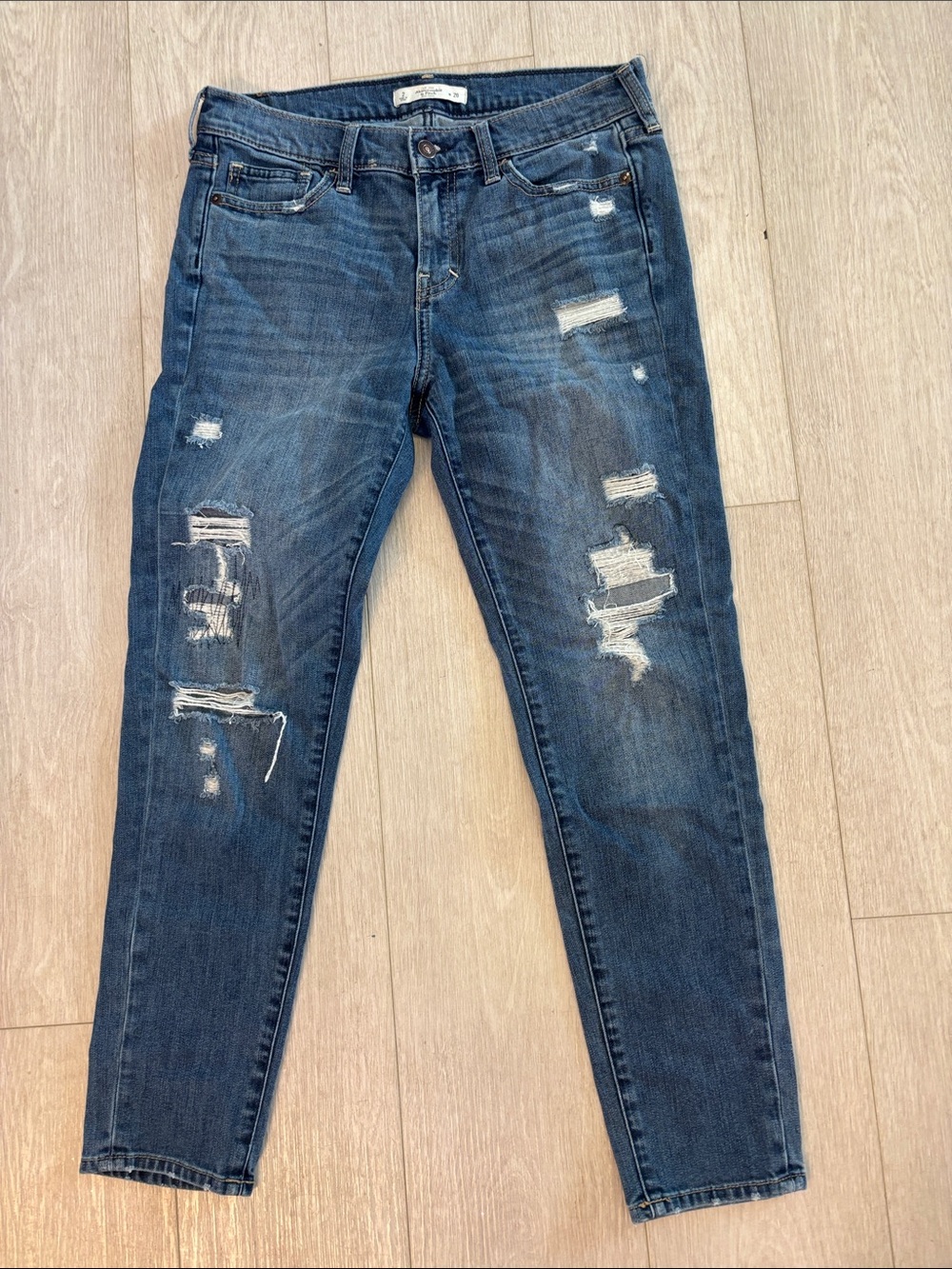 Abercrombie & Fitch Women’s Size 2 W26 Mid Rise Distressed Skinny Jeans Blue
